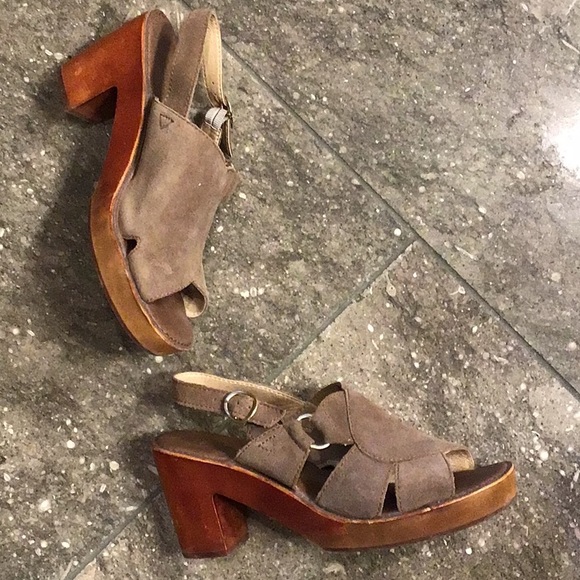 Latigo Shoes - Latigo Iris tan leather sandals, 8.5